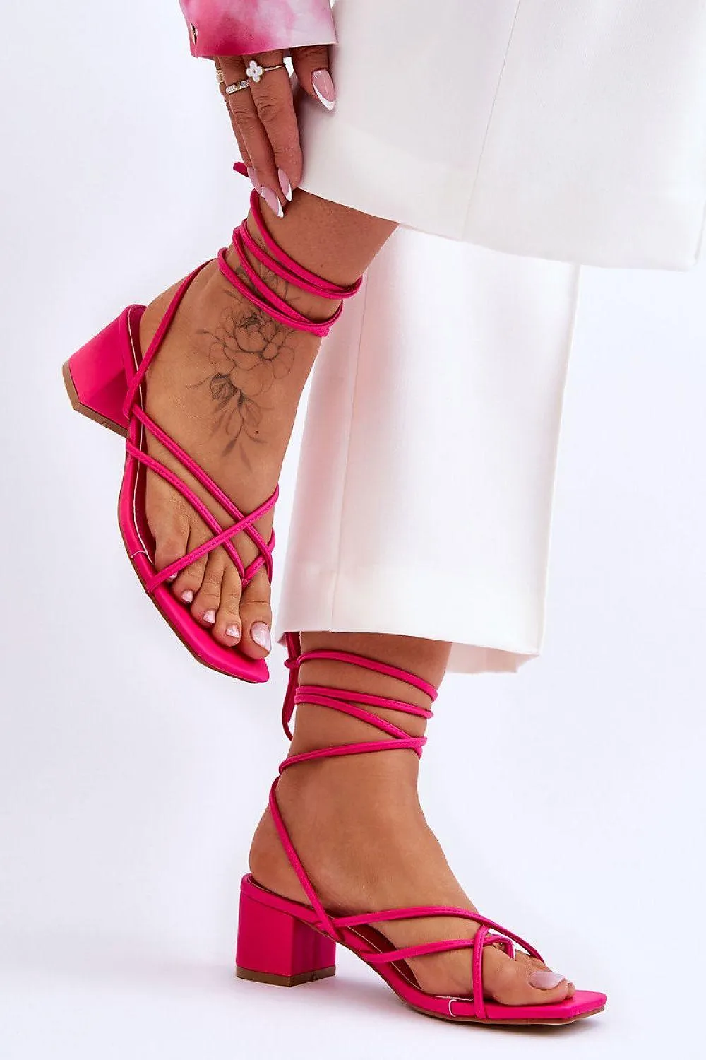 Chic Strappy Sandals - Model 180122